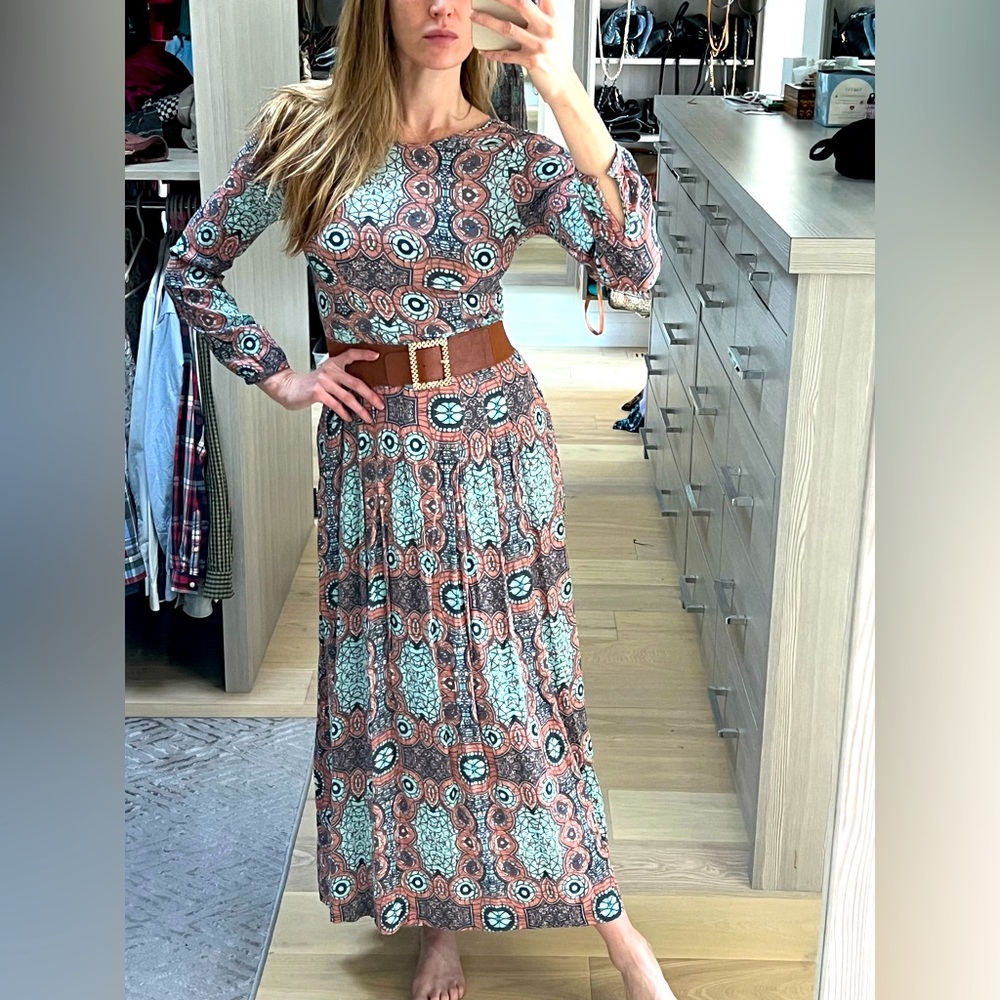 Vintage printed maxi dress with long sleeves and fitted waist